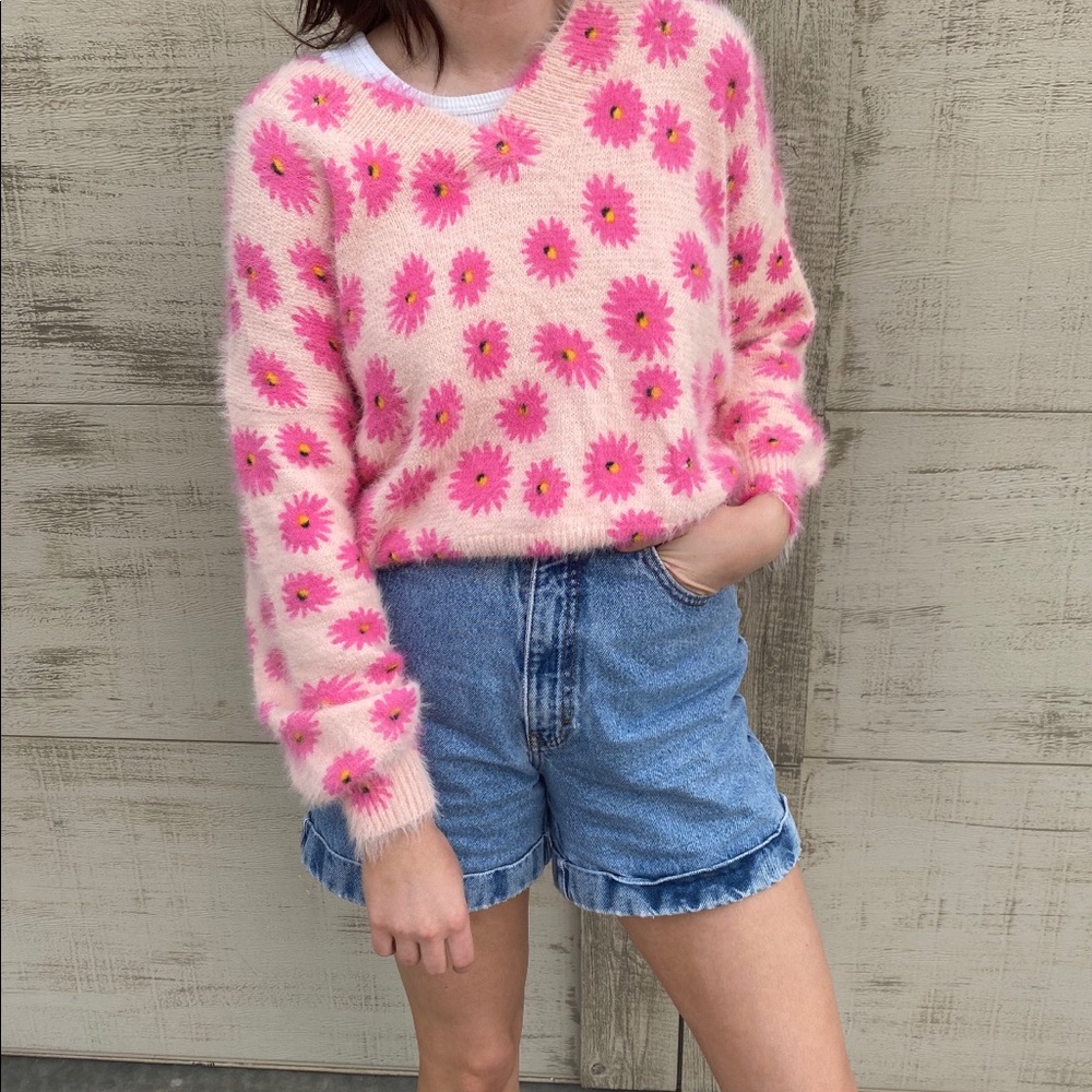 Super Soft Flower Urban Outfitters cropped sweater